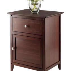 Winsome Eugene Accent Table Walnut