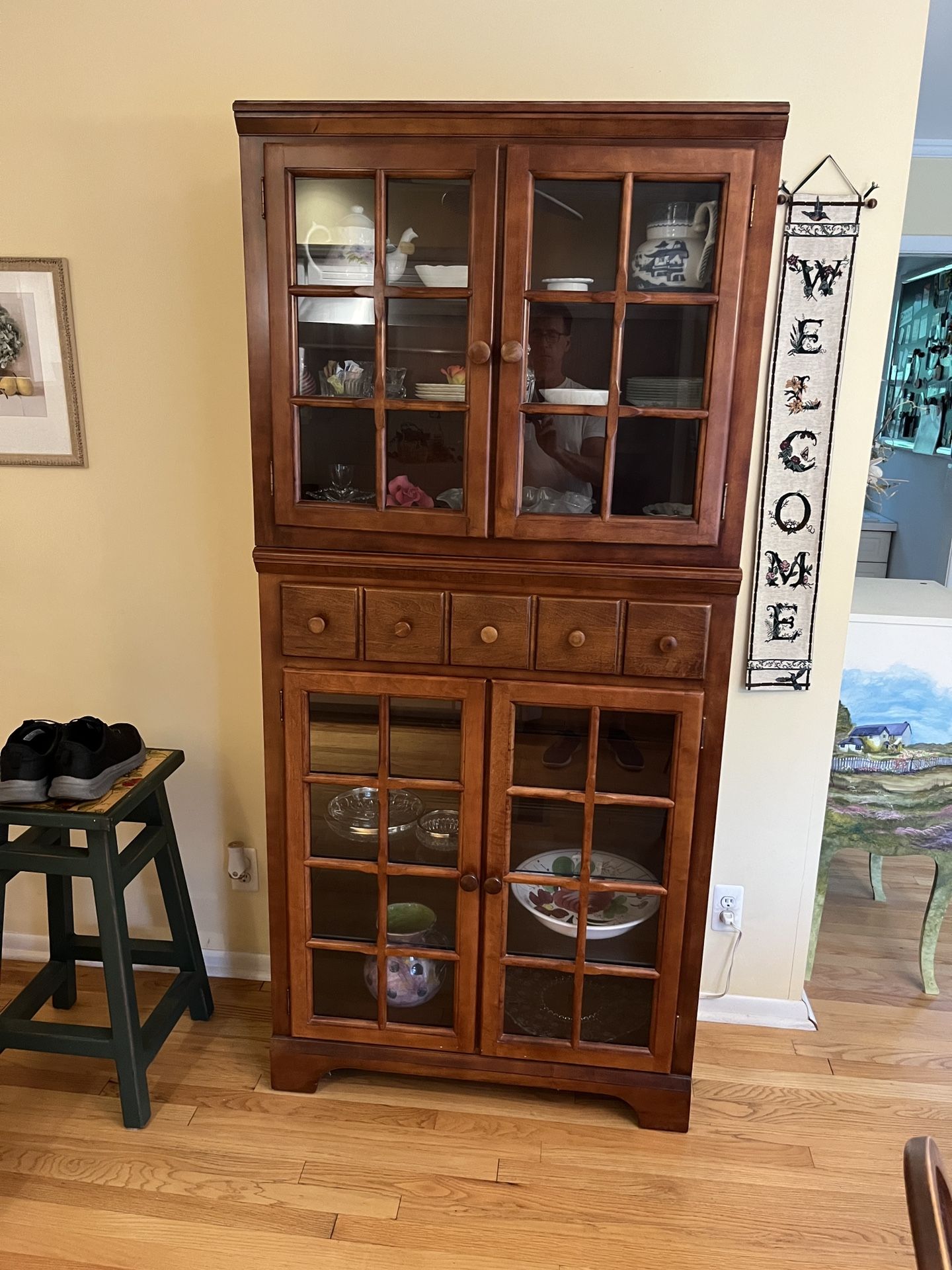 Display cupboard