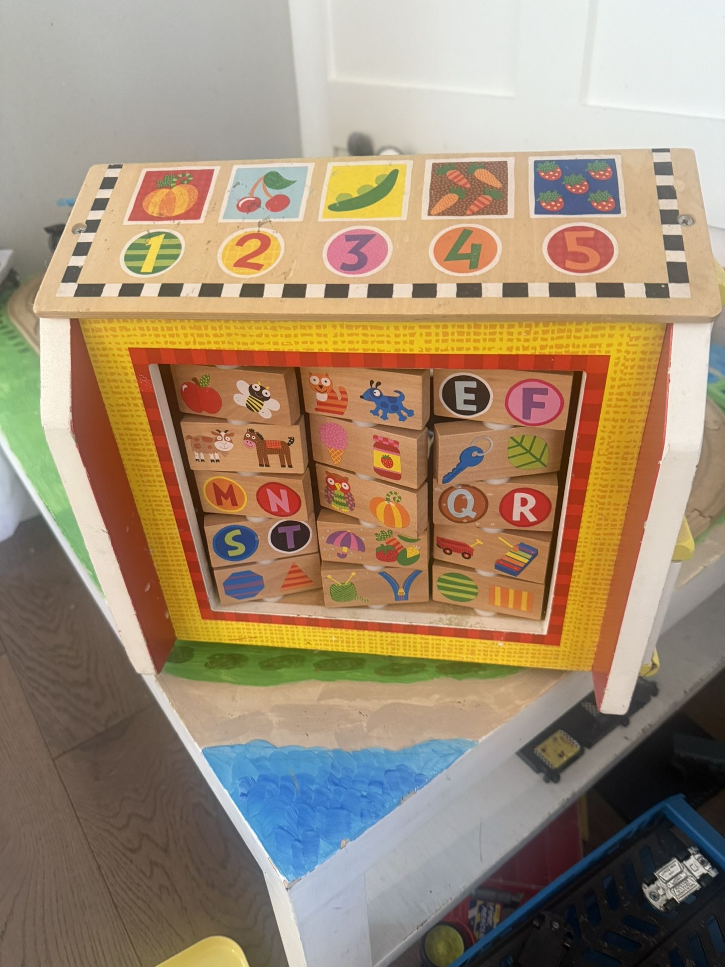 ABC Spinning Letter Montessori Box/barn House