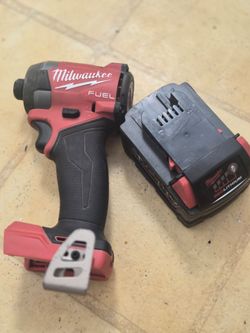 Milwaukee Impact Drill 1/4 Hex & 5.0 Battery $150  OBO!