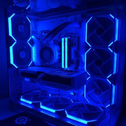 High-End White Gaming PC