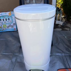 Munchkin Diaper Pail