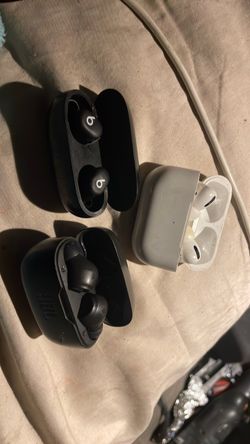 Lot of 3 Wireless Earbuds with Cases ,Apple,Beats,&JBL $1000