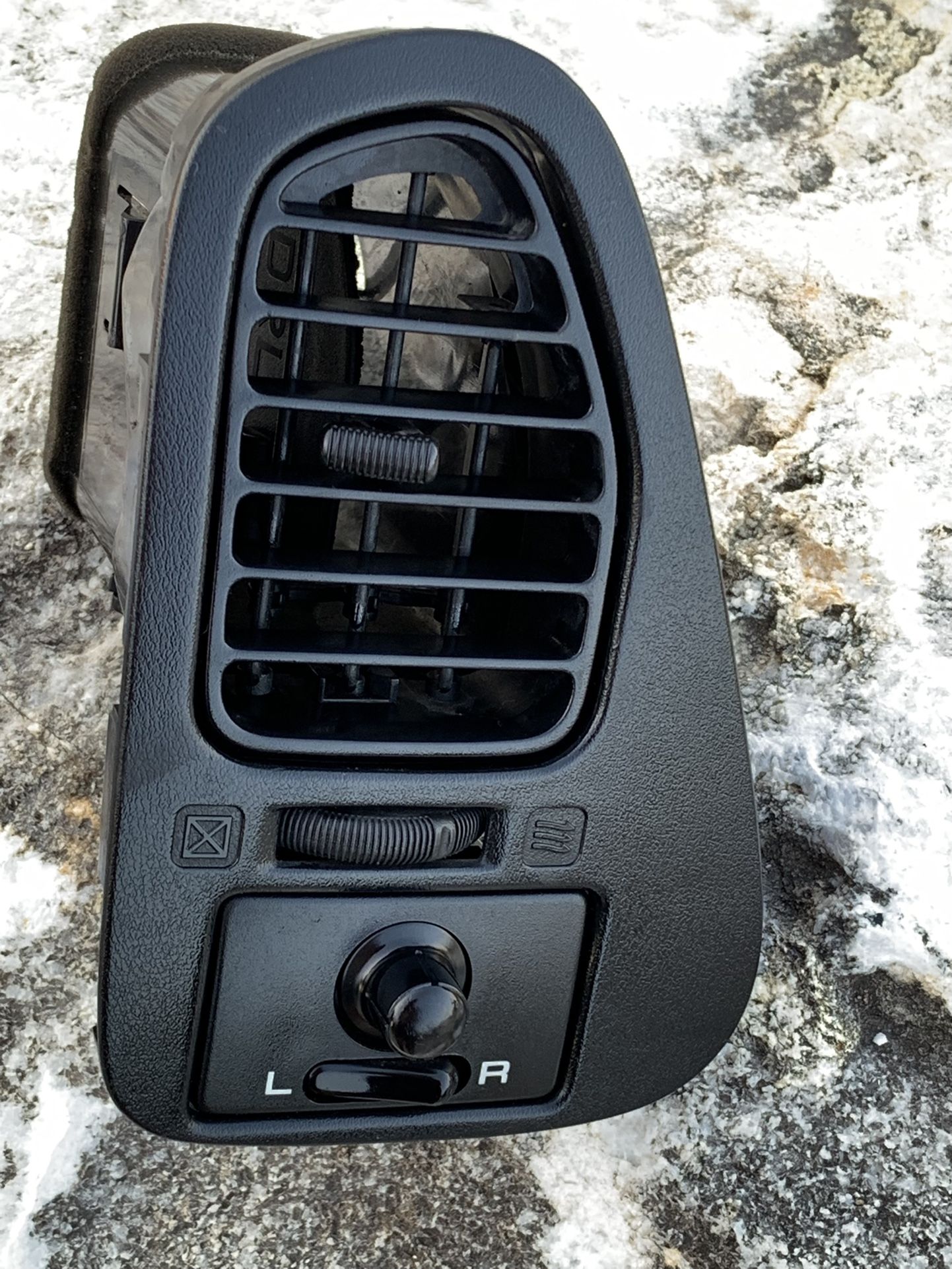 PATHFINDER NISSAN INFINITI QX4 DASH AIR VENT LEFT DRIVER SIDE OEM