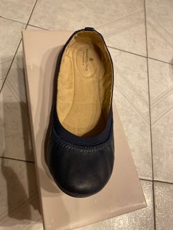 Bandolino navy flats 6.5