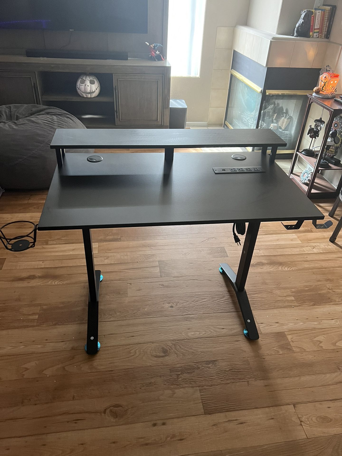 47 Inch Desk With Outlet