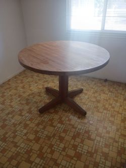 Round Wood Pedestal Dining Table