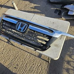 Honda Ridgeline grille Oem