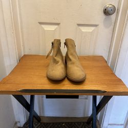 New Women Boots Size 8 