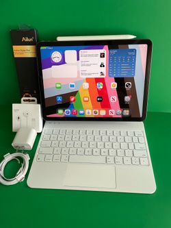 Apple IPad Air 5th Generation (10.9” Liquid Retina/ M1 chip / 2022 Model) 64GB with pen, keyboard case & Accessories (256gb $479)
