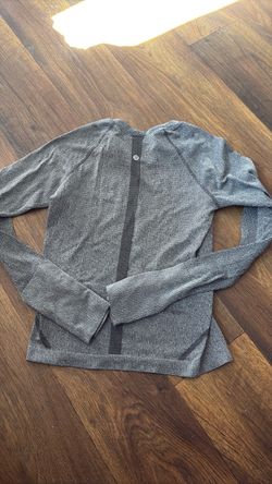Lululemon size 6