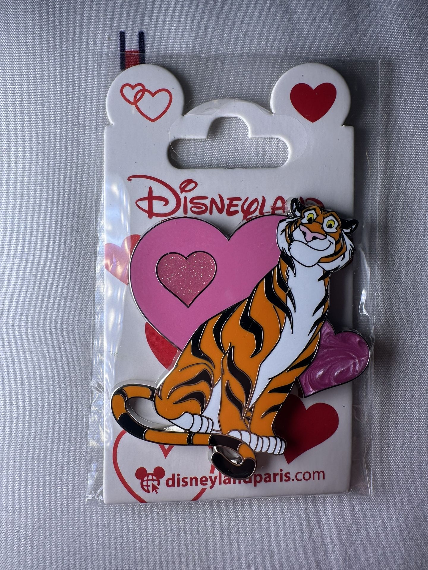 Valentine's Day 2023 series Disneyland Paris official Disney pin hard enamel