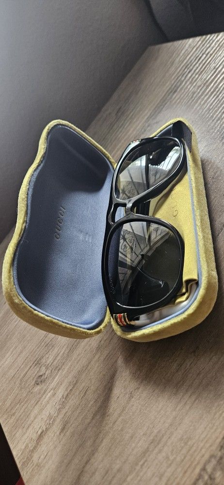 Black Gucci Sunglasses