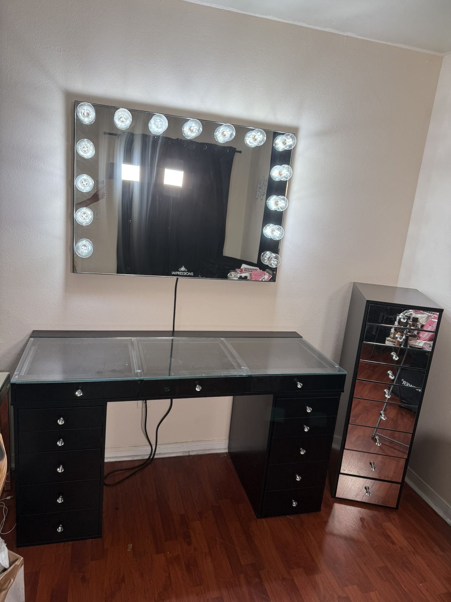 Vanity Mirror Set
