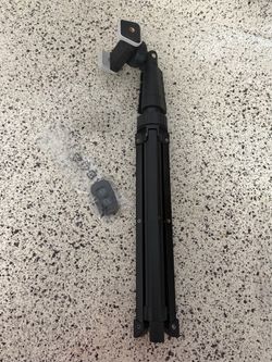 SENSYNE 62” Phone Tripod with Remote – NEW