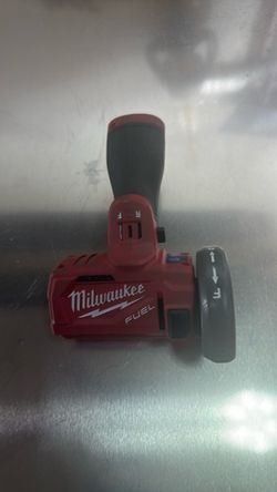 Used Cut off tool Milwaukee 12 v No battery No charger