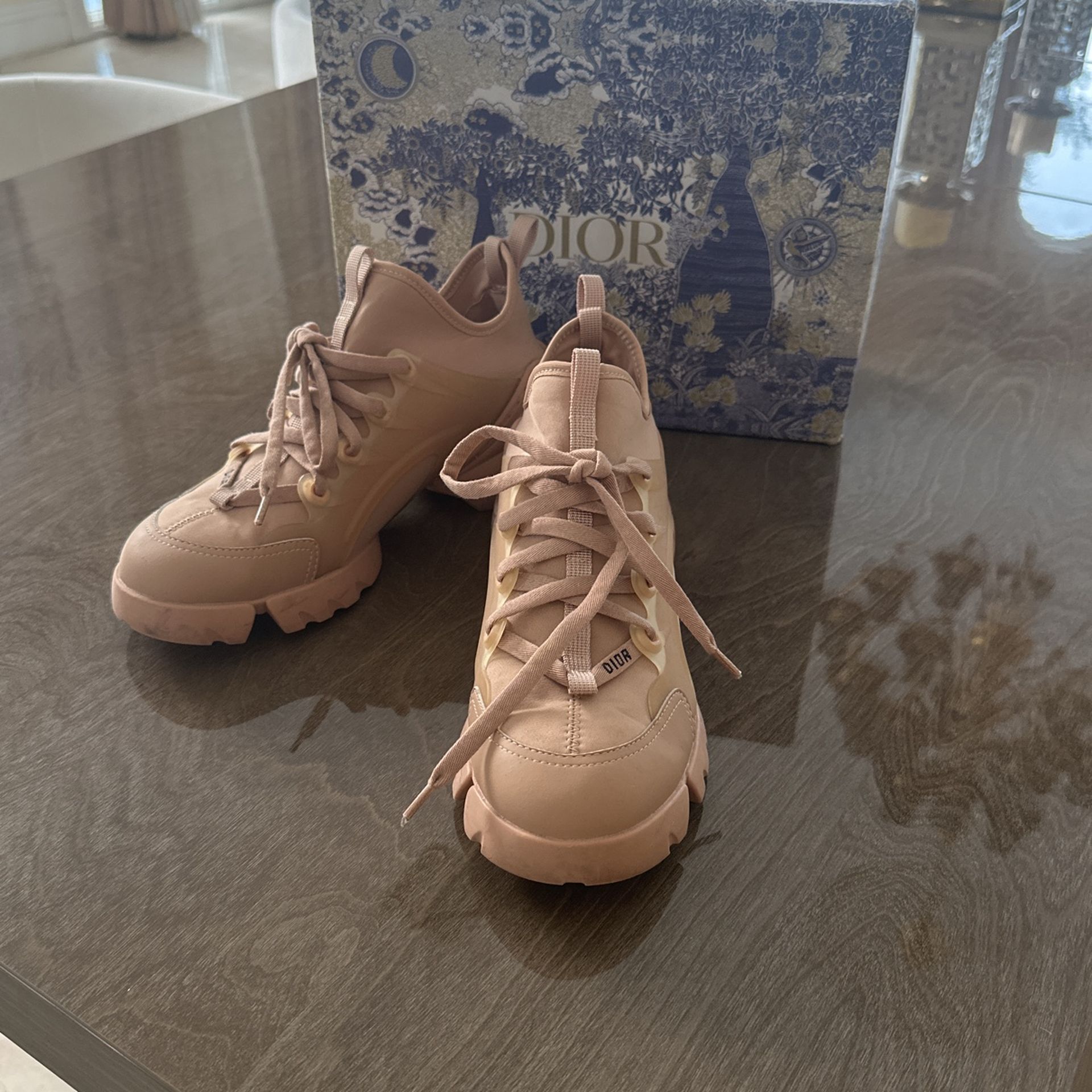 Dior Style Sneakers Used Twice Size 8.5