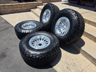 17" KMC KM445 BEADLOCKS w/ 35" BfGoodrich KO2 tires