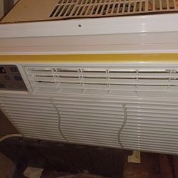 6000 BTU Window AC BLOWS ICE FRIGID COLD AND Whisper Quiet 