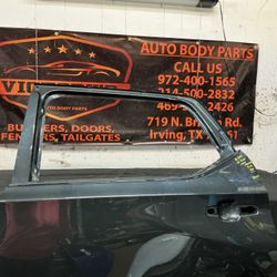 CHEVY TRAVERSE 2018-2023 LH REAR DOOR SHELL OEM