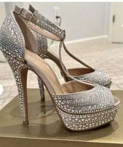  Thalia Sodi Women's Gold Courts Size 5