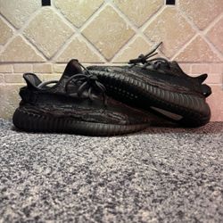 Yeezy 350s "MX Rock" -Size 9.5M -Og all -Barley used -Shipping available