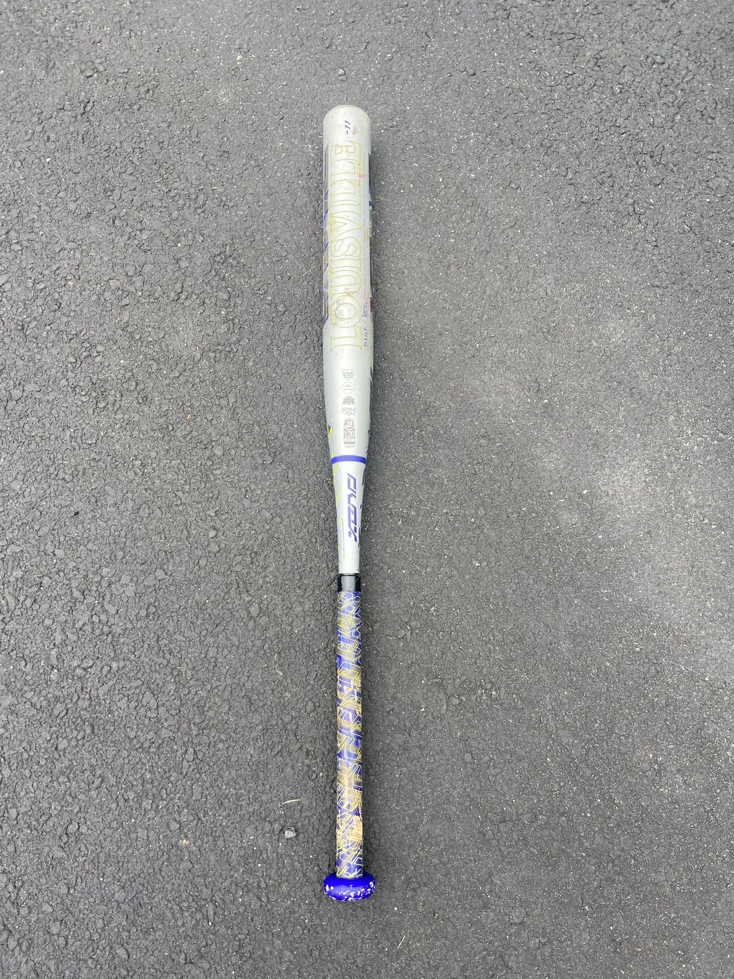 Louisville Xend Softball Bat - 33 in Drop 11, Gently Used