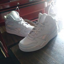 Women's Reebok Classics Size 7