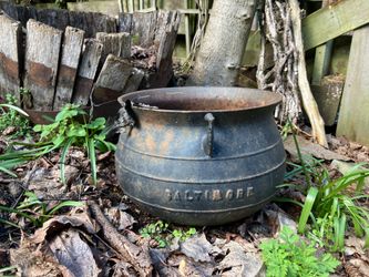 Vintage Baltimore cast iron cauldron