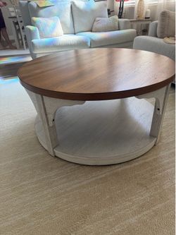 Round coffee table with wheels - RC Willey