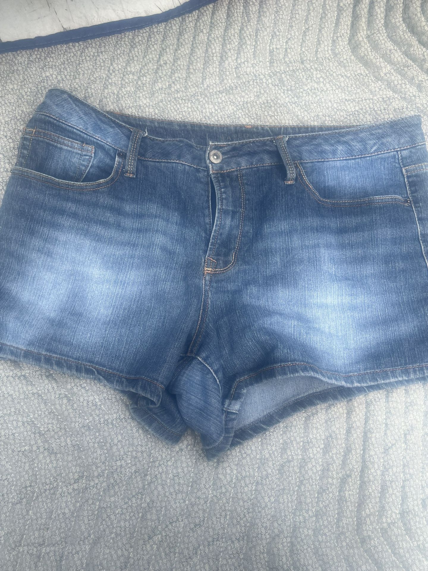 Woman’s Jean Shorts Size 16