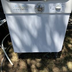 Hotpoint Dish Washer 
