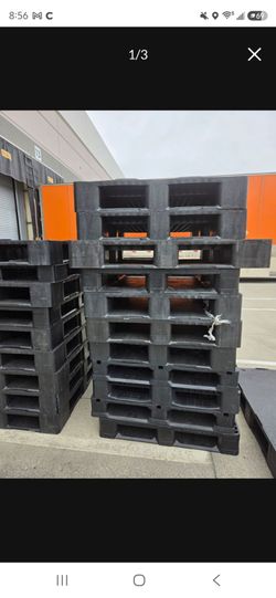 Durable Plastic Pallets $15 each