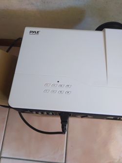 Digital Multimedia Proyector $80Almost New