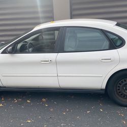 2003 Ford Taurus
