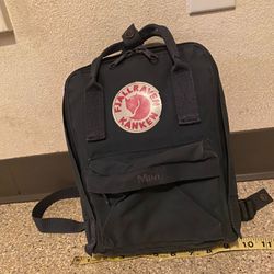 Fjallrraven Kanken Mini Backpack 