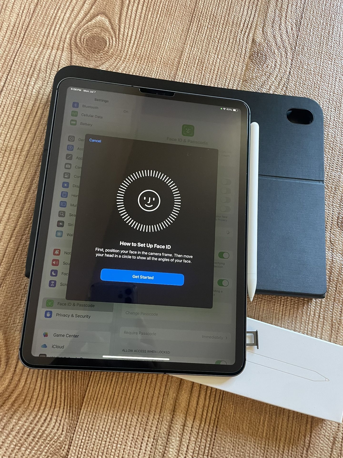 iPad Pro 11” 512GB (Face ID) WiFi + cellular with Zagg Keyboard And Pencil