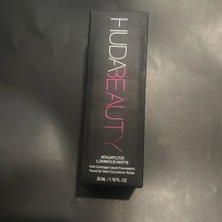 HUDA BEAUTY - Liquid Foundation 