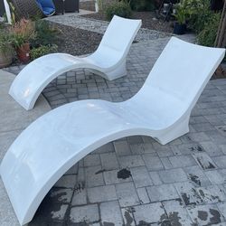 Set of Signature Chaise Deep (LEDGE) Pool Loungers