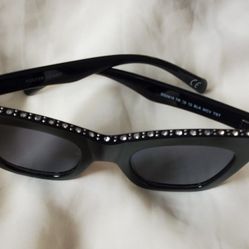 Foster Grant Wimen's Black Rhinestone Black Sunglasses