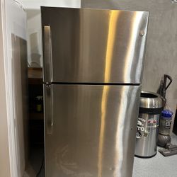 GE Stainless Steel Refrigerator 