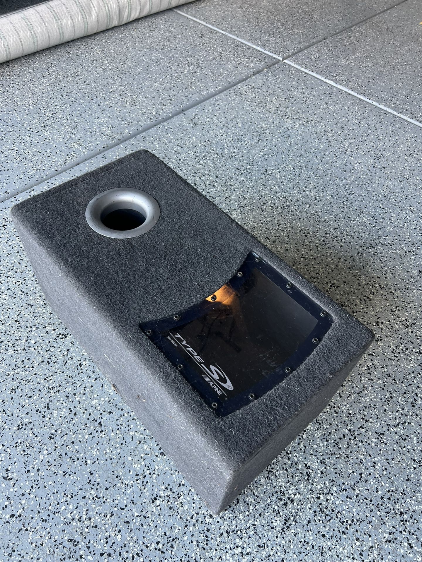 Alpine SBS-1041BP Type-S 10" Single Bandpass Subwoofer Enclosure