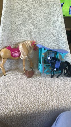 Toys - 2 horses plus horse stall