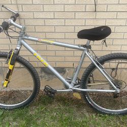 Trek Zx8000 Light Weight 18in Frame 