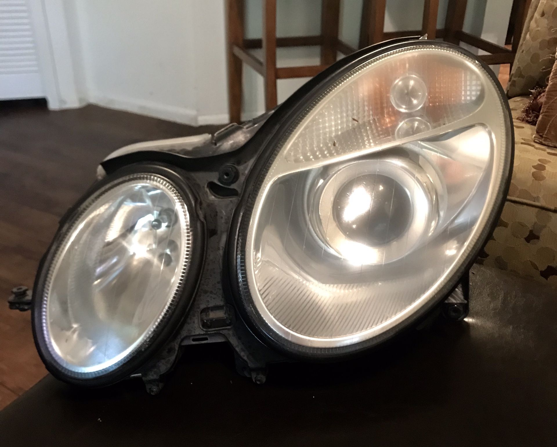 HEAD LAMP-DRIVER SIDE FOR A MERCEDES BENZ E-350 2005-2007....Lámpara delantera lado conductor para Mercedes BENZ E-350 del 2005 al 2007