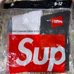 Brand new supreme socks 2 pairs