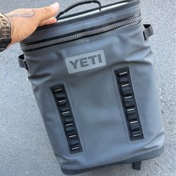 OG YETI HOPPER BACKPACK COOLER. USED 8/10 condition
