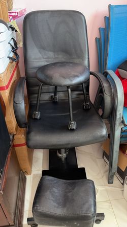Black Pedicure Salon Chair with Footrest