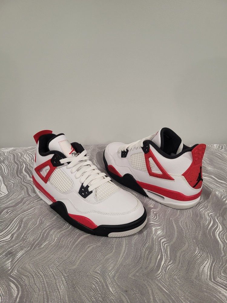 Air Jordan 4 Retro Size 7 Women (New)