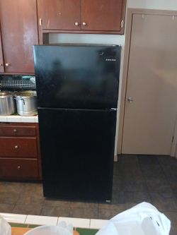 AMANA refrigerator